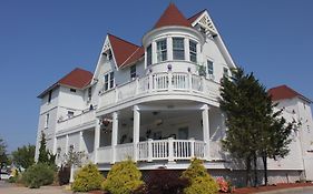Tavern On The Bay Hotel - Frank Sinatra Suite